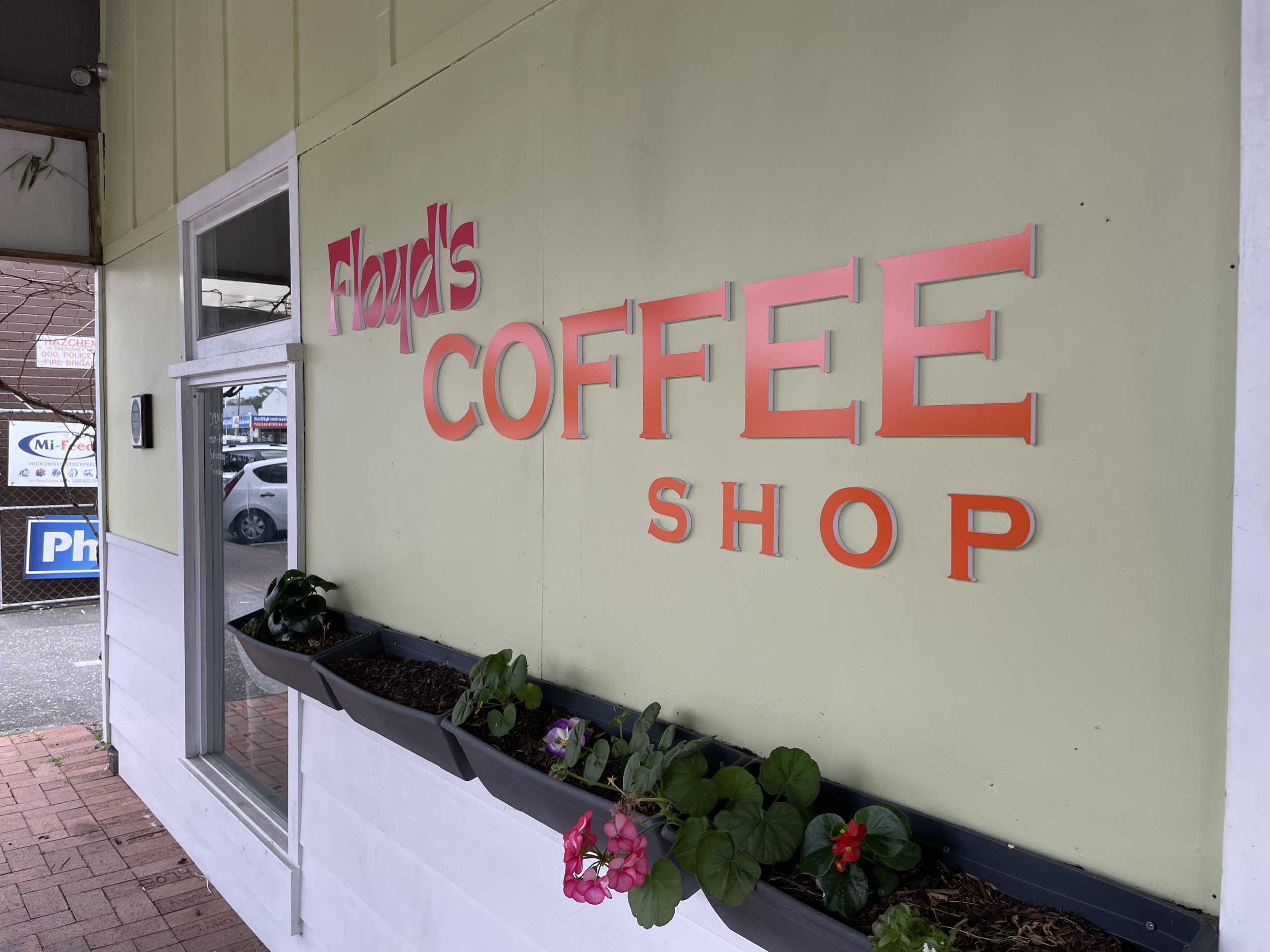 Floyd's Coffee Shop - Coffee Shops in Cooroy