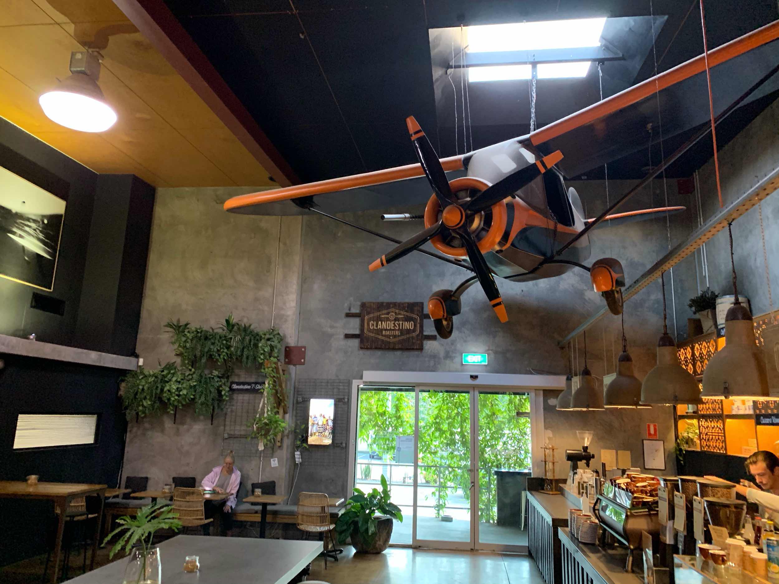 Best Coffee Noosa - Clandestono with plane on the roof