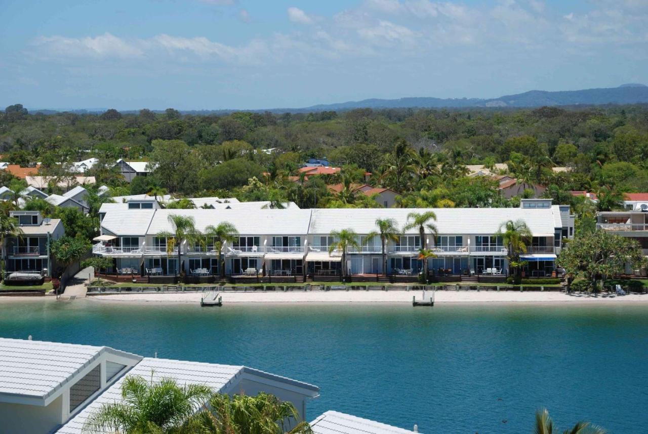 Skippers Cover Waterfront Resort picture from across the river 