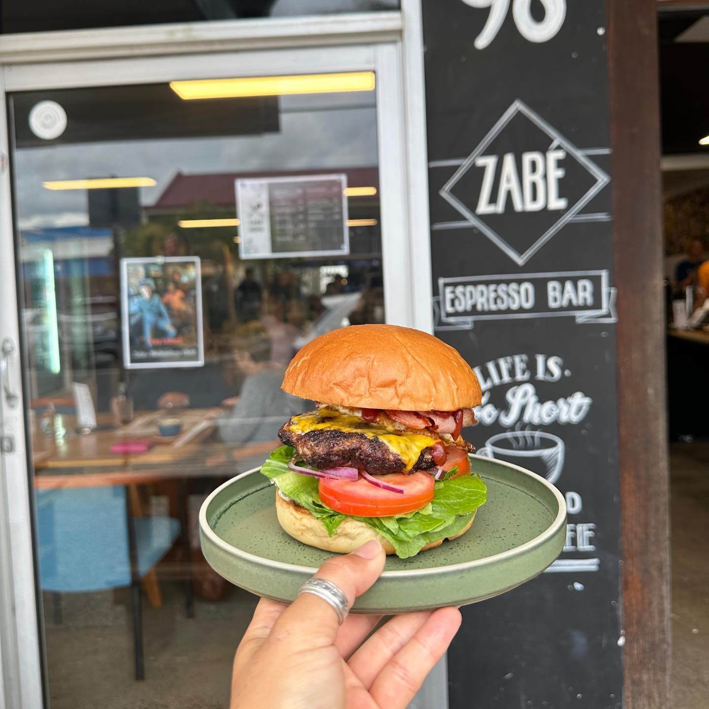 Burger at Zabe Tewantin