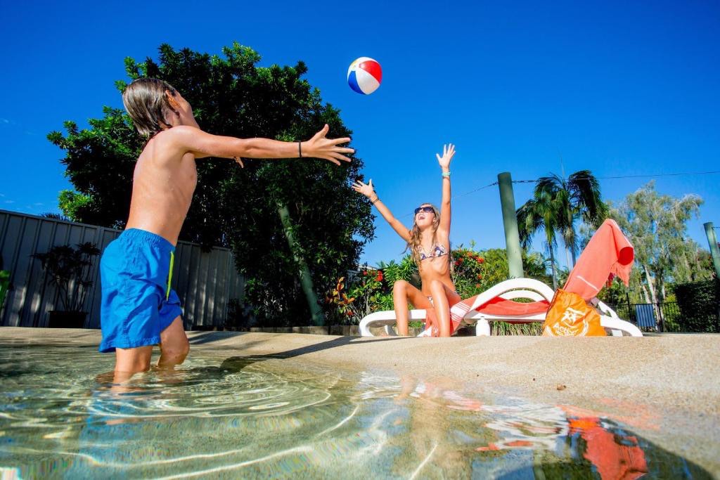 Kids playing in the pool at Ingenia Holiday Park in Noosa - Noosa Camping 