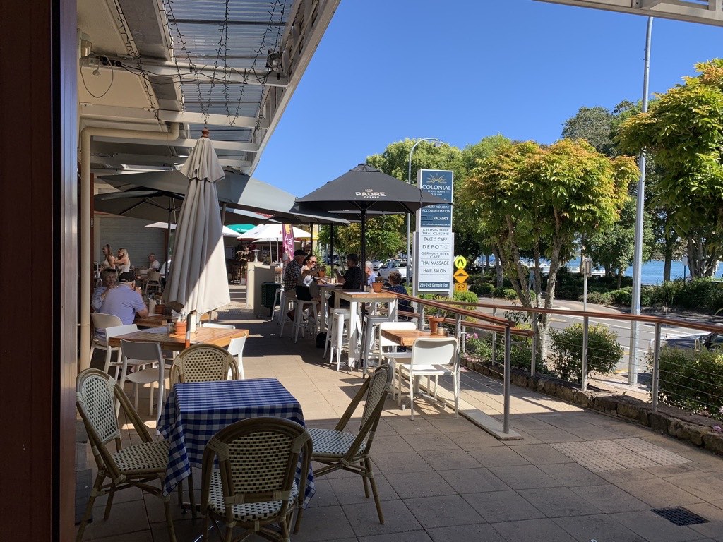 Noosa Shopping on Gympie Terrace